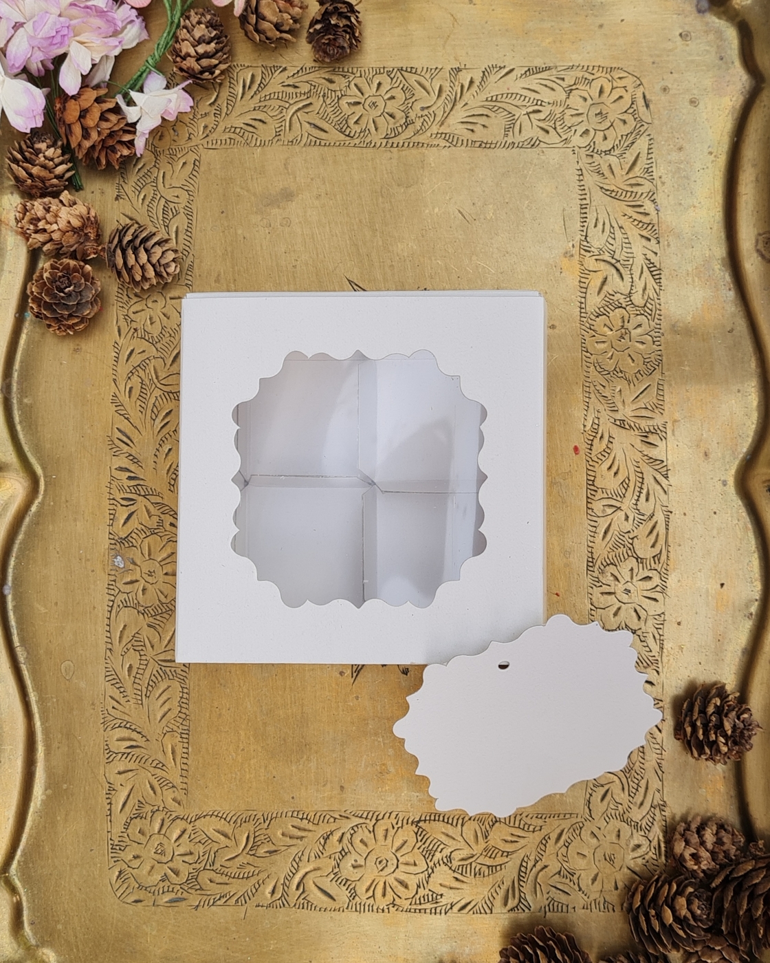 4-Cavity White (Window) 4-Cavity White (Window)